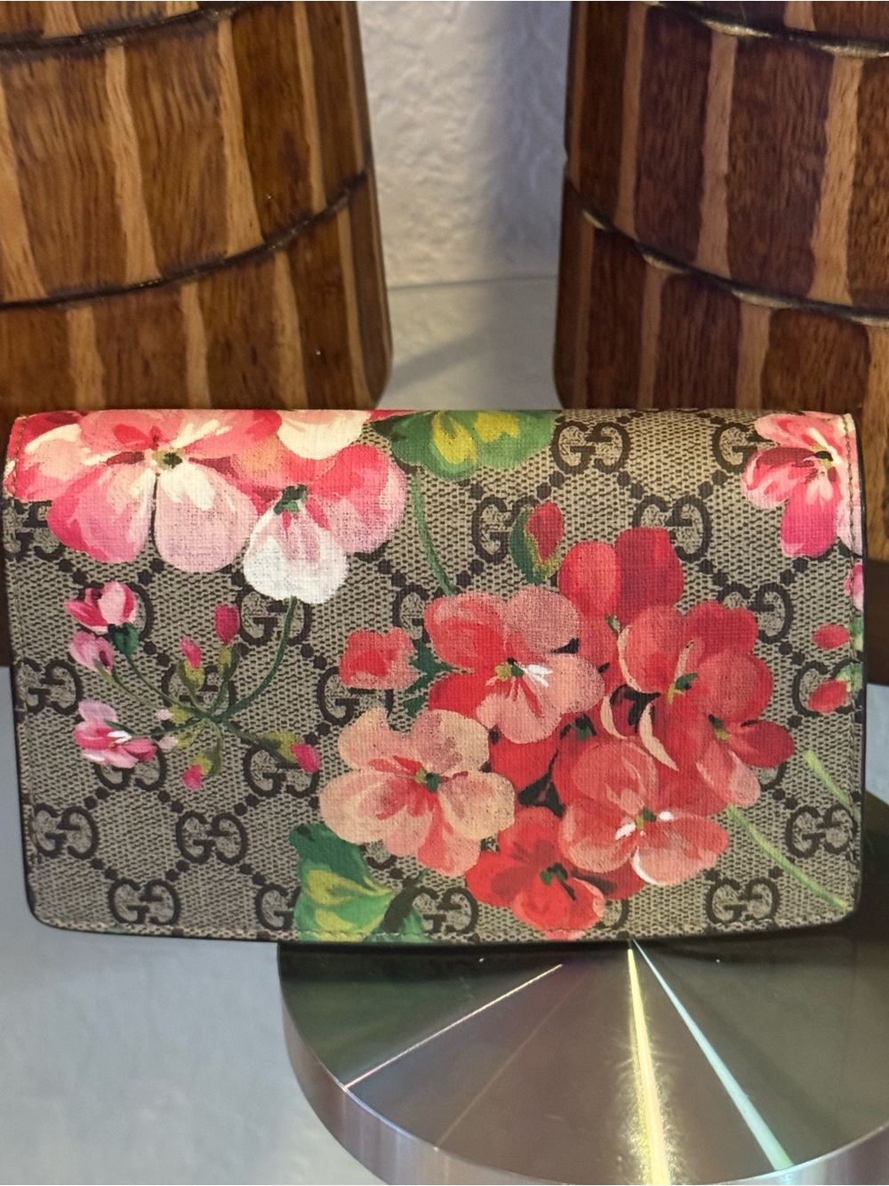 Gucci Floral GG Supreme Crossbody Mini Bag in Beige, Red, Pink - Picture 2 of 15
